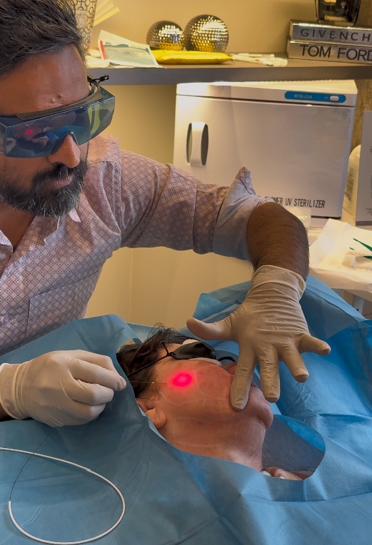 Dr Ram Singh Bhadouria performing a genuine Endolift procedure